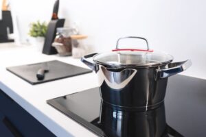 Leia mais sobre o artigo Qual Panela Usar no Fogão de Indução: Guia Completo para Cozinhar com Eficácia